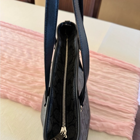Coach Black and Gray Signature shoulder bag - Picture 2 of 12